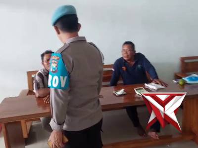 Anggota polsek kalipare melaksanakan patroli dialogis