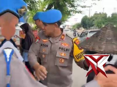 Kapolres Metro berbagi takjil