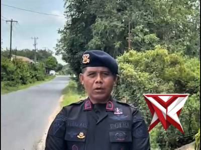 Personel Batalyon C Pelopor Satbrimob Polda Sumsel melaksanakan Program Belida Polda Sumsel (Bersih