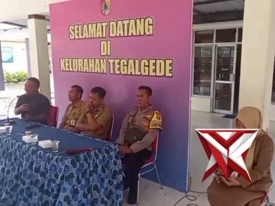 BABINKAMTIBMAS TEGAL GEDE HADIRI MUSYAWARAH TERKAIT  PARKIR DAN PENJUALAN ROKOK KEPADA SISWA SMKN 2.