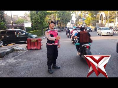 Pengaturan Arus Lalu Lintas Pagi Hari Unit Patroli Samapta Polsek Cidadap Jaga Kamseltibcar Lantas A