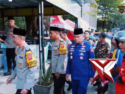 KAPOLDA SUMSEL DAN BHAYANGKARI CEK POS PENGAMANAN OPS KETUPAT 2026, BAGIKAN TALI ASIH HINGGA TAKJIL