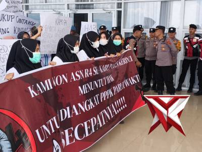 &ldquo;Polres Kerinci Turunkan Puluhan Personel Amankan Aksi Damai Guru dan Tenaga Kesehatan&rdquo;