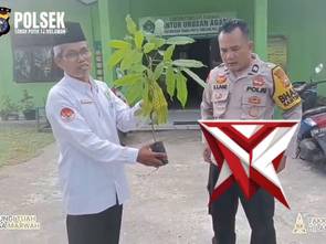 green policing penanaman pohon di KUA wilkum polsek TPTM