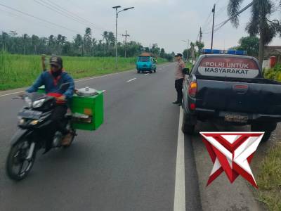 Anggota Polsek Klakah melaksanakan patroli antisipasi balap liar