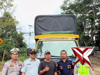 Testimoni polantas polres Pagar alam menyapa ramcheck kendaraan umum *Arus Mudik* - PoliceTube