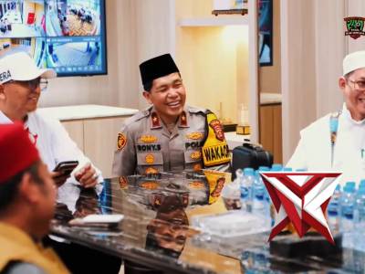 Menjemput Kemuliaan dalam Pengabdian: Momen Khusyuk Kapolda Sumsel & UAS di Masjid Assa&rsquo;adah. - PoliceTube