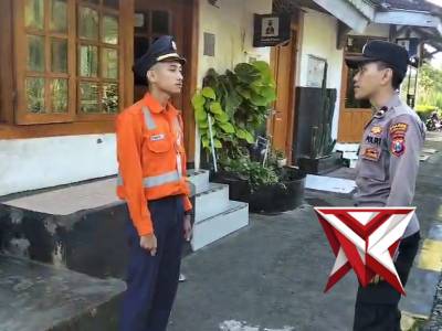 Dialogis dengan petugas stasiun KA Ranuyoso