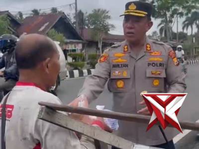 POLRES BENGKULU SELATAN & BHAYANGKARI BERBAGI TAKJIL DI BULAN SUCI RAMADHAN - PoliceTube