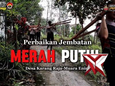 Polres Muara Enim perbaikan jembatan merah putih di Desa Karang Raja