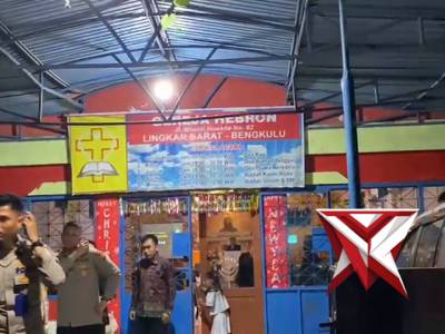 KAPOLDA BENGKULU LAKSANAKAN PEMANTAUAN PENGAMANAN GEREJA DI BENGKULU