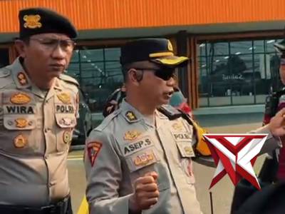 Polrestabes Bandung kegiatan gatur lalin antisipasi arus mudik disepanjang jalan cibiru kota bandung