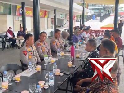 Kapolda Sulteng Lakasanakan Coffee Morning Bersama Jajaran Forkopimda di depan Kantor Wali Kota Palu