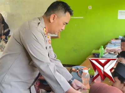 KEGIATAN LAUNCHING MAKAN BERGIZI GRATIS - PoliceTube