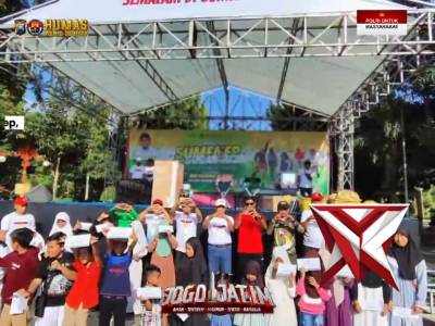 Wakapolres Sumenep Kompol Masyhur Ade Hadiri Senam Bersama Sumenep Bugar Peringati Haornas 2025 - PoliceTube