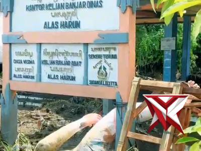 Polsek Seririt Bersama TNI dan Pemerintah Kecamatan Laksanakan Kurve Pasca Luapan Sungai Mendaum