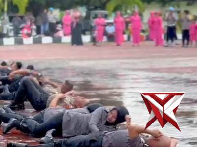 Tradisi Kenaikan Pangkat Personil Polres Buru