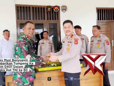 Polres Muba Memberikan Tumpeng Kepada Kodim 0401 Dalam Rangka Hut TNI Ke 80