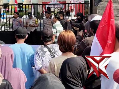 Polsek Pengamanan Aksi Unjuk Rasa  di BPSDM Surabaya