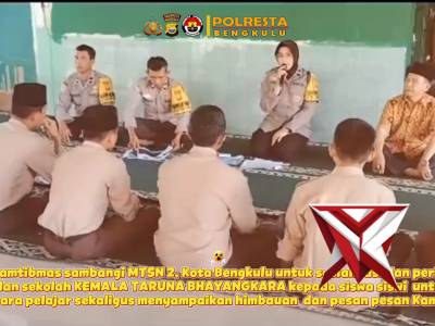 Bhabinkamtibmas Polsek Kampung Melayu Sosialisasikan SMA Kemala Taruna Bhayangkara ke Pelajar MTSM 2 - PoliceTube