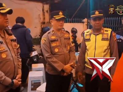 LUBUK LINGGAU &ndash; Suasana malam di Kota Lubuk Linggau tampak berbeda dengan pendar lampion merah yang