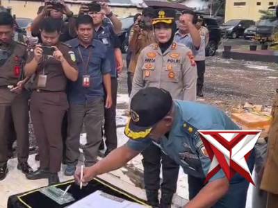 Pemusnahan barang bukti minuman keras beralkohol hasil dari operasi kepolisian dan kryd - PoliceTube