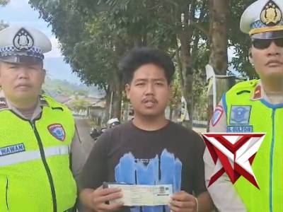 Tes timoni dr masyarakat yg kehilangan dompet yg sudah di temukan dan di kembalikan ke pemilik nya