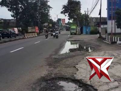 Penyekatan  putar balik oleh Polsek Singosari