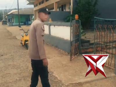 Bhabinkamtibmas polsek tepa melaksanakan pengamanan ibadah sholat jumat