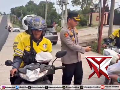 BERBAGI TAKJIL KEPADA OJEK ONLINE POLRES OKU TIMUR