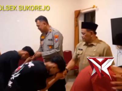 Kapolsek Sukorejo Menerima Penyerahan Balon Udara dan Bahan Pesatasan Atas Kesadaran Masyarakat - PoliceTube