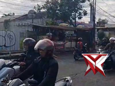 Personel Polsek Dayeuhkolot melaksanakan kegiatan pelayanan pengaturan lalu lintas (Gatur Pagi)