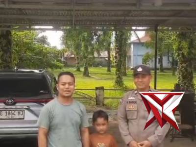 *Tim Patroli Polsek BTS Ulu Bantu Pemudik Pecah Ban*

Tim patroli Polsek BTS Ulu Polres Musi Rawas