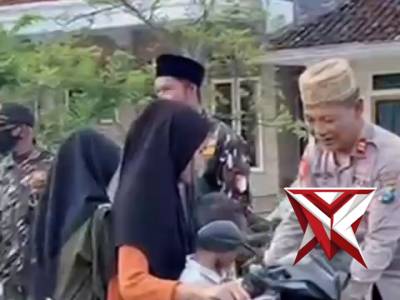 Polsek Ra'as Berbagi Takjil