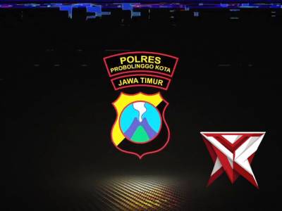 Polres Probolinggo Kota Bagikan 500 Takjil di Depan Mako dan Alun-Alun - PoliceTube