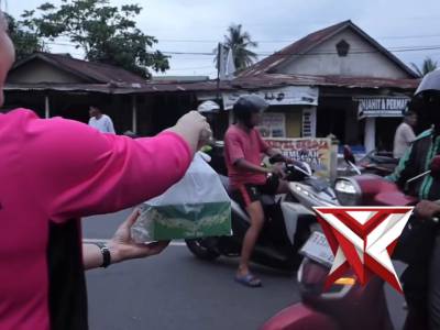 Sekecil apapun kebaikan yang kita lakukan, akan memberikan dampak besar bagi orang lain