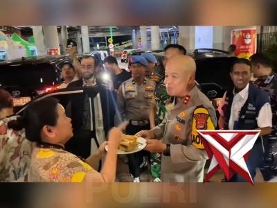 Kebahagiaan datang di tempat yg paling tak terduga seperti di antrean pelabuhan merak