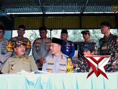 Kapolda Sumsel dan Bayangkari cek pos pengamanan OPS ketupat dan bagikan tali asih