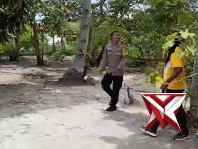 Kapolsek Riau Silip Bersama Personil Polsek Riau Silip Giat Jum'at Berkah