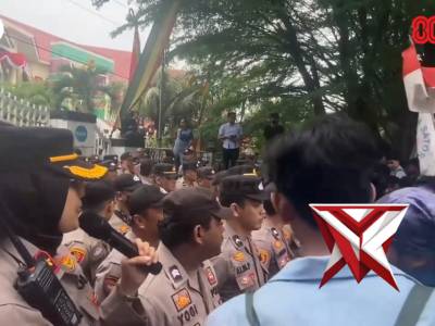 Polri Hadir Mengamankan Aksi Damai Mahasiswa di Riau