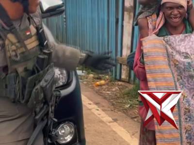 Masyarakat Paniai Sambut Hangat Kunjungan Personel Ops Damai Cartenz - 2025