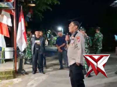 ????? Kapolsek Ngariboyo bersama Forkopimca memberikan motivasi dan semangat bagi warga yang