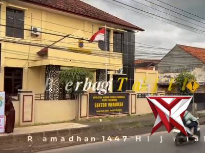 Polsek Wiradesa Bersama Bhayangkari Bagikan Takjil di Bulan Ramadhan