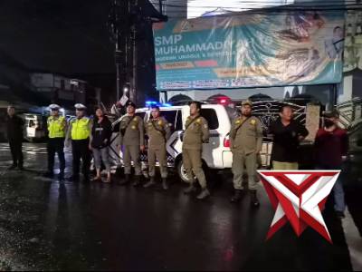 Responsif Laporan Masyarakat Tentang Penemuan Ular, Polsek Semampir Patroli Wisata Religi Ampel