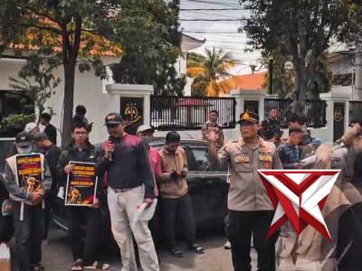 PENGAMANAN AKSI DAMAI OLEH POLSEK SIDOARJO KOTA