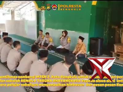 Bhabinkamtibmas Polsek Kampung Melayu Sosialisasikan SMA Kemala Taruna Bhayangkara ke Pelajar MTSM 2