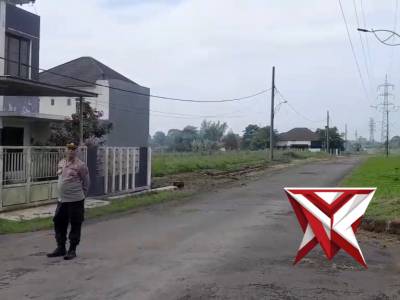 Patroli dialogis untuk menitipkan pesan-pesan kamtibmas dengan sasaran tempat- tempat wisata di Kec.