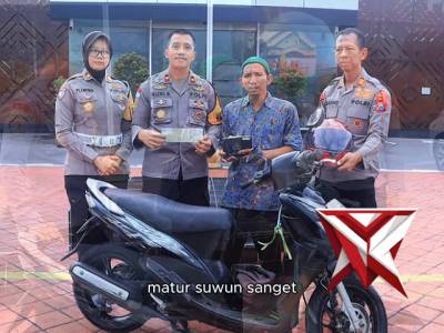 Polres Ngawi melaksanakan penyaluran bantuan sepeda motor kepada korban kebakaran