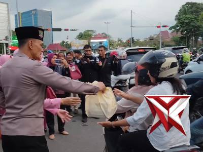 KAPOLDA SUMSEL & BHAYANGKARI CEK POS PENGAMANAN OPS KETUPAT 2026,BAGIKAN TALI ASIH HINGGA TAKJIL DI