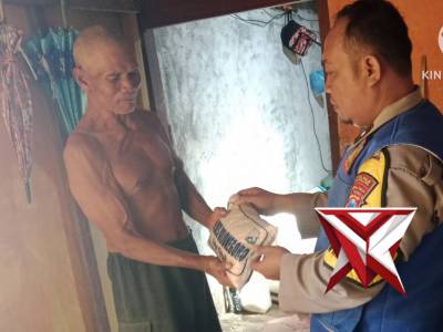 PENYERAHAN ZAKAT FITRAH DARI POLRES BOJONEGORO KEPADA WARGA YANG BERHAK